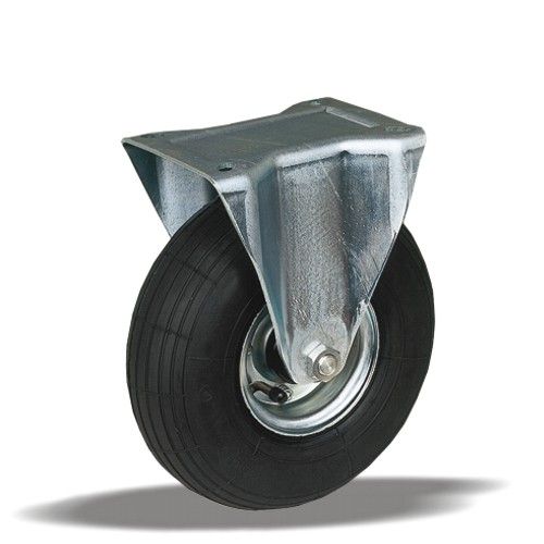 Kola s ocelovým diskem a pneumatikou v pevné vidlici